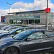 Nach einem Brandanschlag auf einen Hochspannungsmast steht im März 2024 die Produktion in der Tesla-Autofabrik in Grünheide zeitweise still. - Bild: Patrick Pleul/dpa