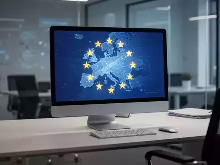 Ein moderner Schreibtisch mit Computerbildschirm, der ein abstraktes Symbol für europäische digitale Zusammenarbeit zeigt. - Foto: über boerse-global.de