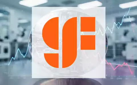 Nahaufnahme einer Siliziumwafer mit Leiterbahnen und einem subtil überlagerten Finanzchart, der einen Rücksetzer zeigt. - Foto: über boerse-global.de