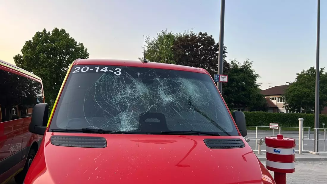 FW Bad Segeberg: Feuerwehrfahrzeug und Wache mutwillig zerstört - Bild: presseportal.de
