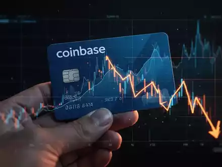 Eine Hand hält eine Coinbase-Kreditkarte, überlagert von einem Diagramm, das einen starken finanziellen Rückgang zeigt. - Foto: über boerse-global.de