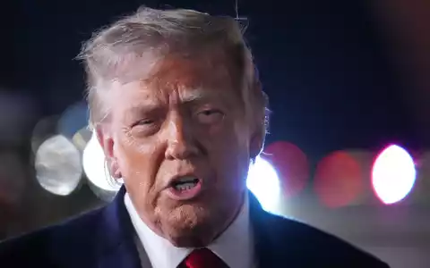 Die USA werden laut US-Präsident Trump auf einen iranischen Angriff reagieren müssen. - Foto: Mark Schiefelbein/AP/dpa