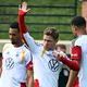 DFB-Kapitän Kimmich (m.) nimmt seine Kollegen in die Pflicht.  - Bild: Federico Gambarini/dpa