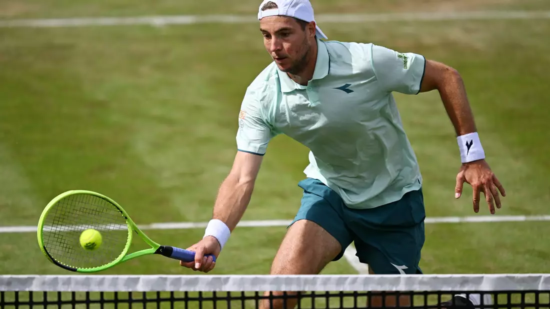 Jan-Lennard Struff steht in Stuttgart im Achtelfinale. - Bild: Marijan Murat/dpa