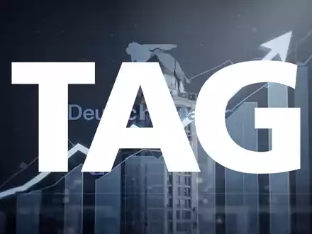 Ein stilisierter Finanzgraph mit aufsteigender Linie, überlagert mit einem angedeuteten Deutsche Bank Logo und einem abstrakten Haus. - Foto: über boerse-global.de