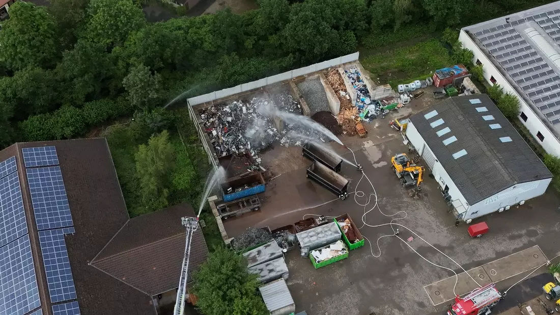 FFW Schwalmtal: Löschzug Waldniel übt Brandbekämpfung auf Reststoffverwertungsanlage - Bild: presseportal.de