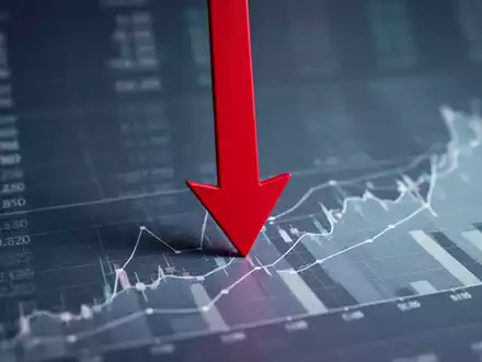 Roter Pfeil zeigt stark nach unten, durchdringt einen unscharfen Finanzchart-Hintergrund. - Foto: über boerse-global.de