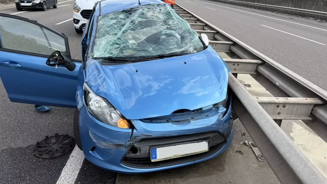 POL-PDLD: Verkehrsunfall mit überschlagenem PKW auf der A65 - Bild: presseportal.de