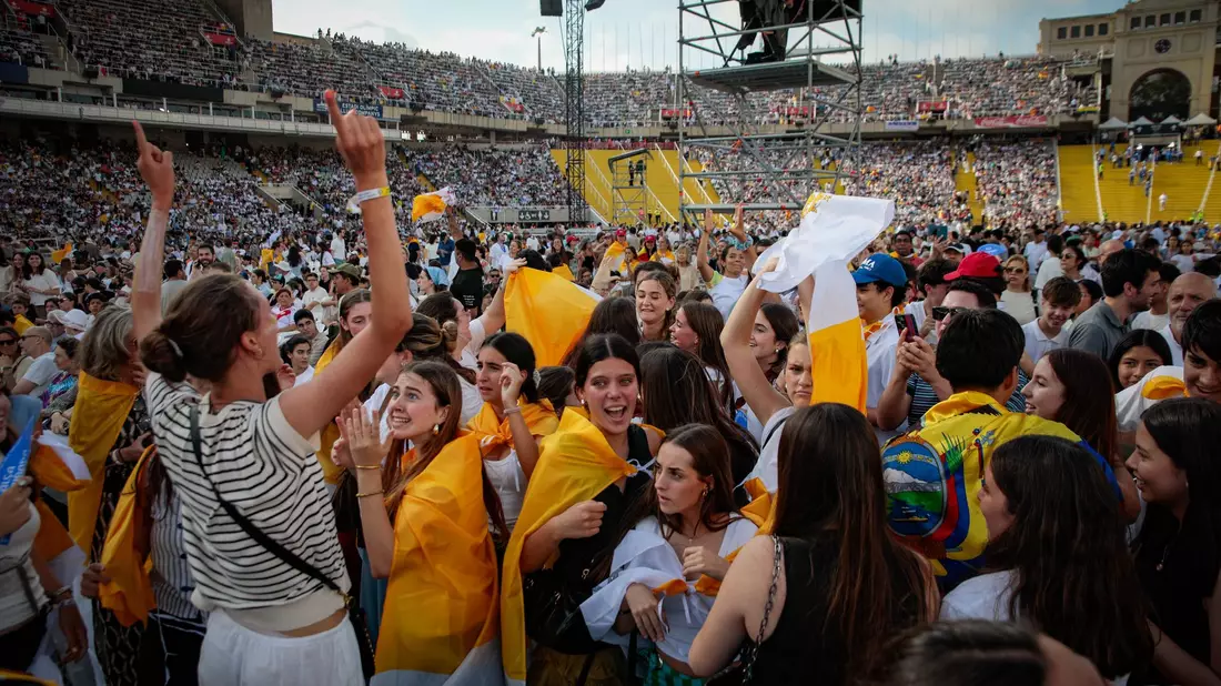 Die Vigilie mit rund 40.000 Teilnehmern im Olympiastadion war die größte Veranstaltung während des zweitägigen Aufenthalts des Papstes in Barcelona.  - Bild: Kike Ricón/EUROPA PRESS/dpa