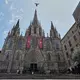 Papst Leo XIV. vor der Kathedrale von Barcelona. - Bild: Alessandra Tarantino/AP/dpa