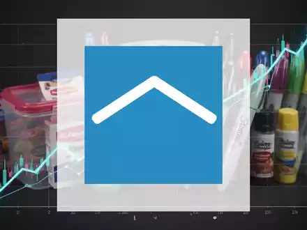 Ein stilisierter, aufwärts gerichteter Börsenchart über verschwommenen Newell Brands Konsumgütern, der starkes Wachstum symbolisiert. - Foto: über boerse-global.de