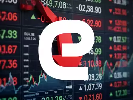 Ein roter Abwärtspfeil vor einem unscharfen Hintergrund eines Börsentickers mit fallenden Zahlen, der einen starken Kursrückgang symbolisiert. - Foto: über boerse-global.de