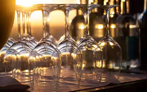 Eine Aktionswoche wirbt für weniger oder gar keinen Alkoholkonsum. (Archivbild)   - Foto: Sebastian Gollnow/dpa