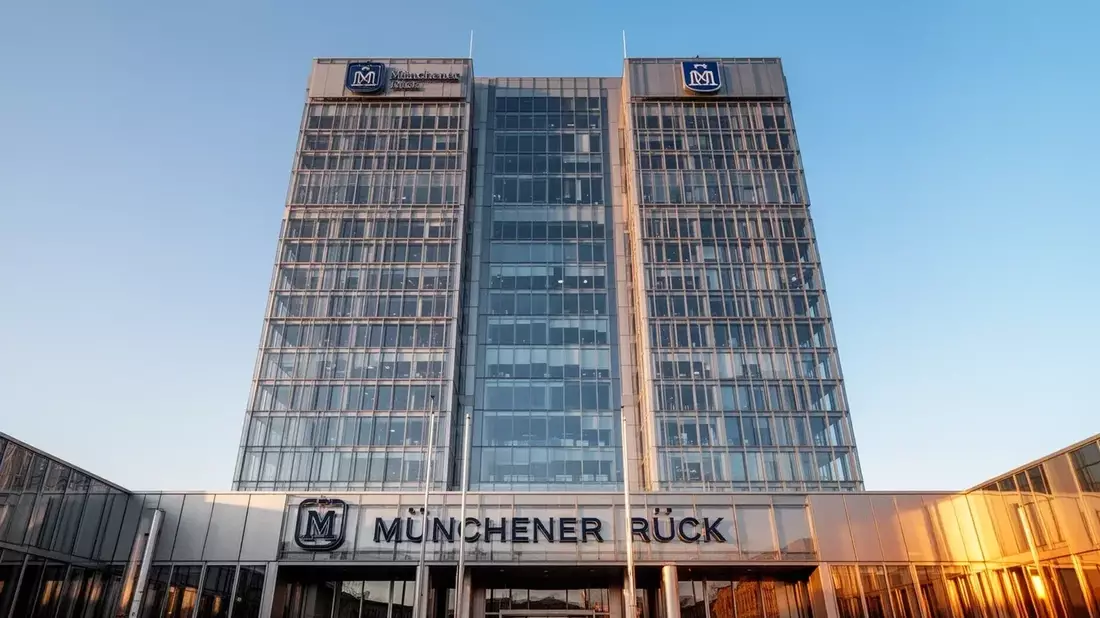 Munich Re Stock Rebounds: Is the Reinsurer Oversold After 16% Drop?