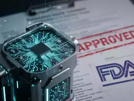 Nahaufnahme eines medizinischen Geräts mit leuchtenden Schaltkreisen, im Hintergrund ein 'APPROVED'-Stempel und FDA-Logo. - Foto: über boerse-global.de