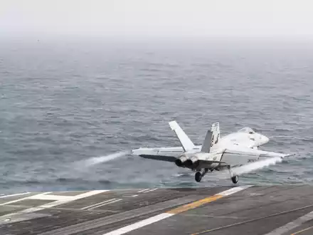 Die USA und der Iran liefern sich erneut gegenseitige Angriffe. (Archivbild) - Foto: MCSN Dan Snow/Navy Office of Information/dpa