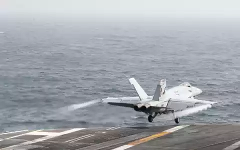 Die USA und der Iran liefern sich erneut gegenseitige Angriffe. (Archivbild) - Foto: MCSN Dan Snow/Navy Office of Information/dpa