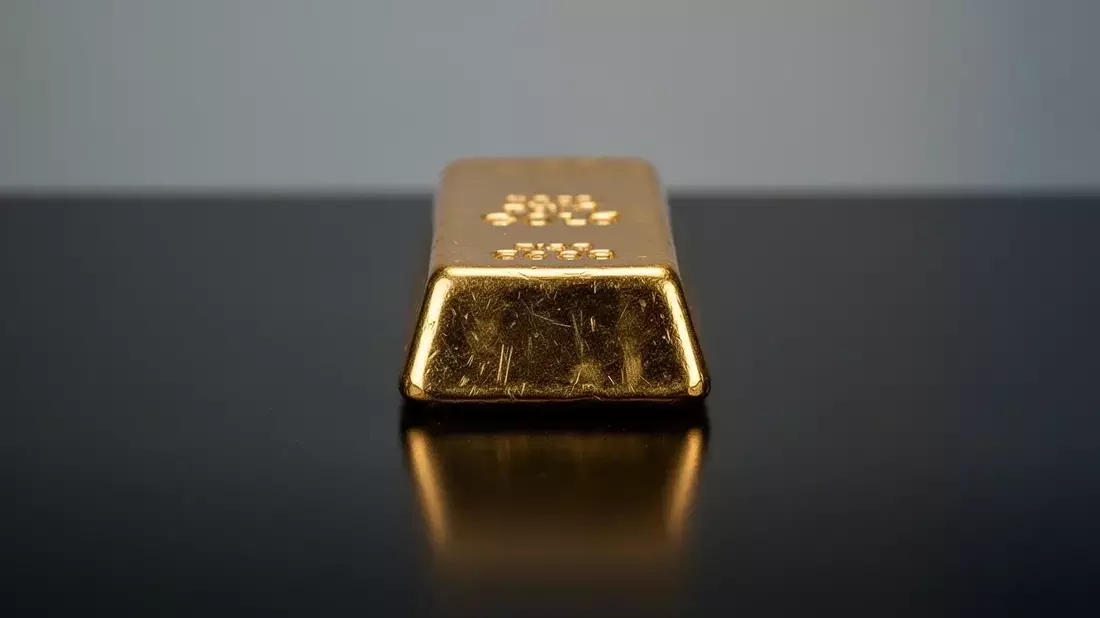 Gold Price Under Pressure as Rate Hike Fears Overshadow Historic Demand Shift