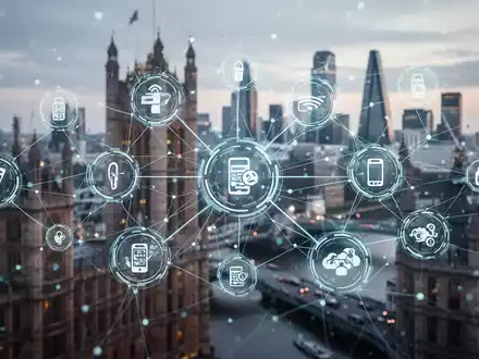 Digital payment icons and network lines over a blurred London cityscape, symbolizing financial regulation and competition. - Foto: über boerse-global.de