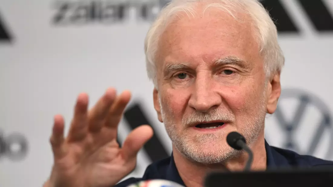 Rudi Völler sieht keinen Grund zur Sorge bei zwei schwierigen WM-Themen.  - Bild: Federico Gambarini/dpa