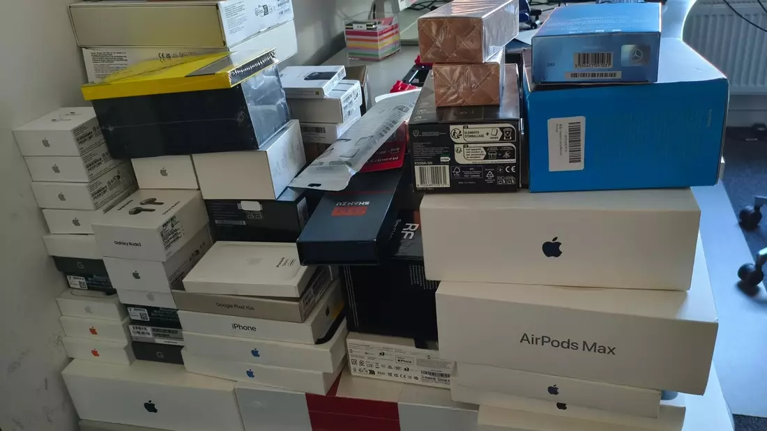 HZA-KI: Zoll entdeckt mutmaßliche Hehlerware im Wert von rund 30.000 Euro - Polizei übernimmt Ermittlungen - Bild: presseportal.de
