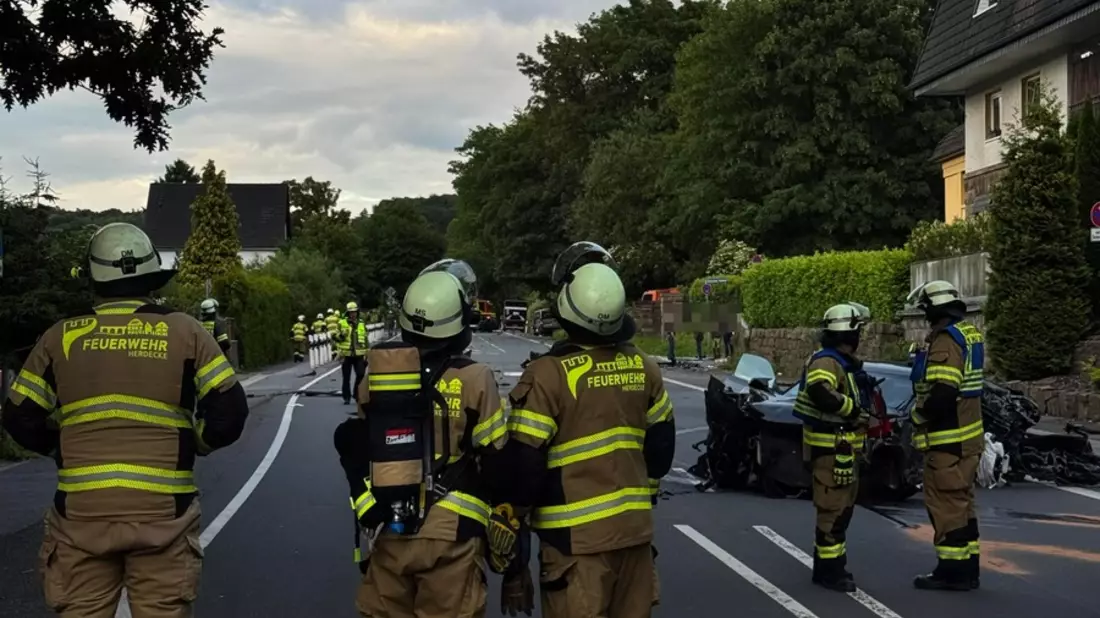 FW-EN: Schwerer Verkehrsunfall auf der Wittbräucker Straße - Fünf Verletzte bei Unfall mit drei Fahrzeugen - Bild: presseportal.de