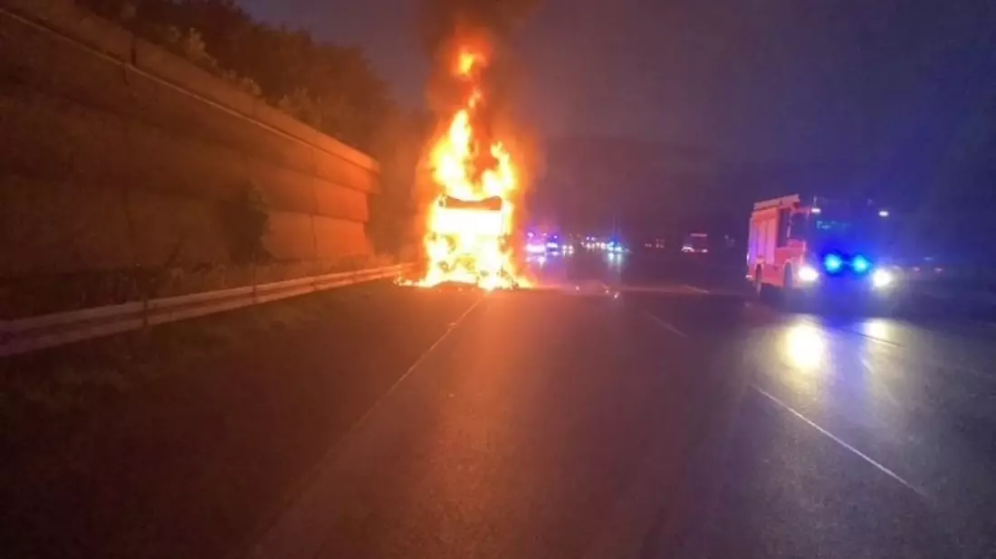 FW-GE: Brennt LKW auf der A2 Fahrtrichtung Oberhausen/Anschlussstelle Gladbeck - Bild: presseportal.de