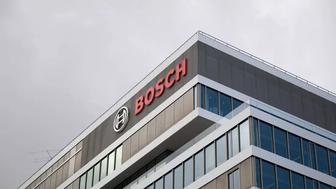 Bosch setzt künftig stärker auf einen rasant wachsenden Zukunftsmarkt: die Automatisierung und humanoide Robotik. (Archivbild) - Bild: Marijan Murat/dpa