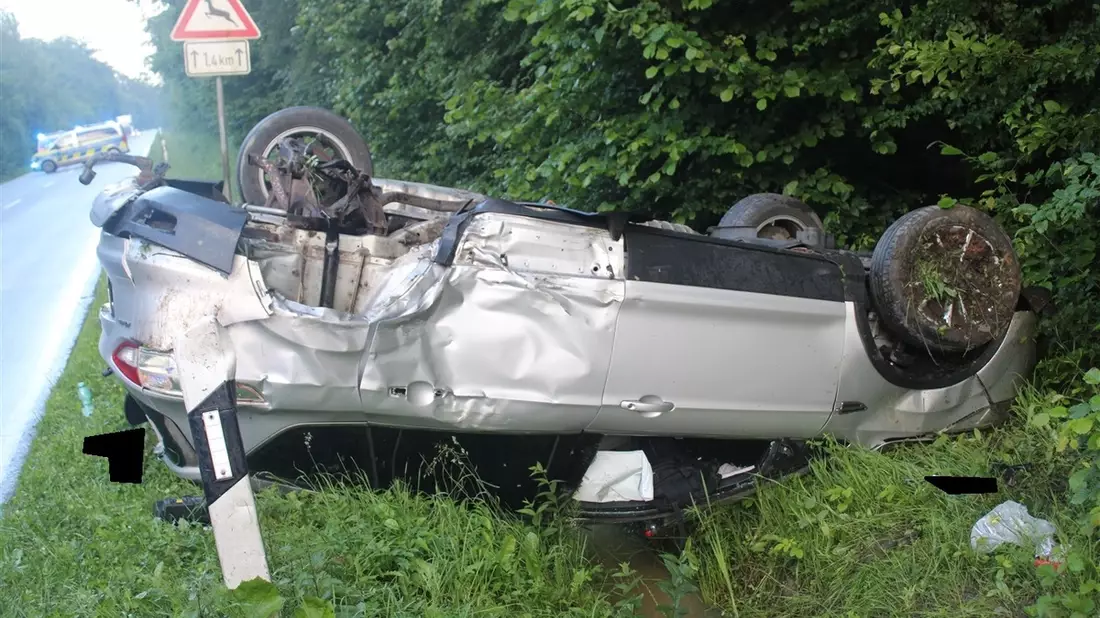 POL-MI: Drei Verletzte nach Zusammenstoß zweier Autos - Bild: presseportal.de