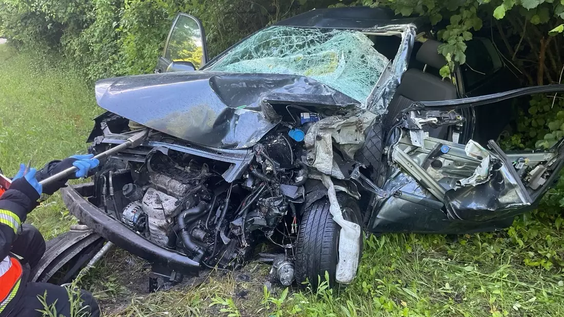 FW-W: Schwerer Unfall bei Hahnenfurth - Bild: presseportal.de