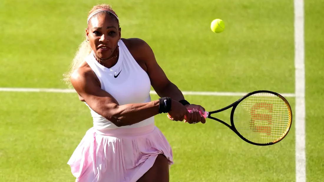 Serena Williams setzt mit einem Sieg im Doppel gleich ein Achtungszeichen. - Bild: Adam Davy/PA Wire/dpa