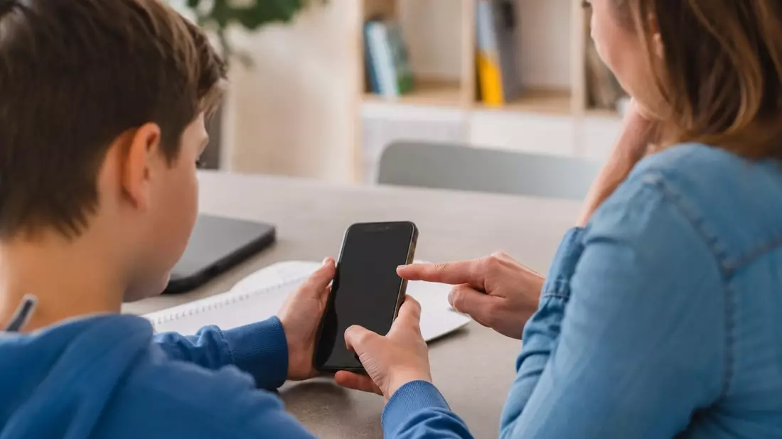 LKA-RP: Das erste Smartphone fürs Kind: Zwischen KI, Algorithmen und digitaler Sicherheit - Bild: presseportal.de