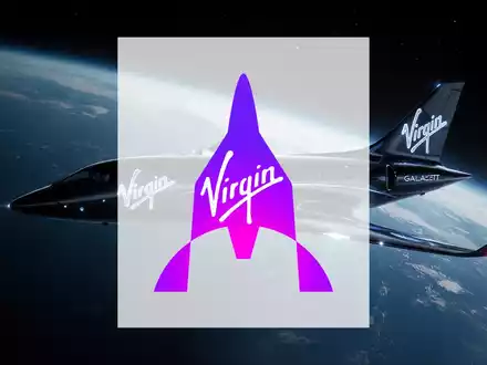 Ein futuristisches Virgin Galactic Raumschiff im Weltall mit Blick auf die Erdkrümmung, symbolisiert den teuren Weltraumtourismus. - Foto: über boerse-global.de