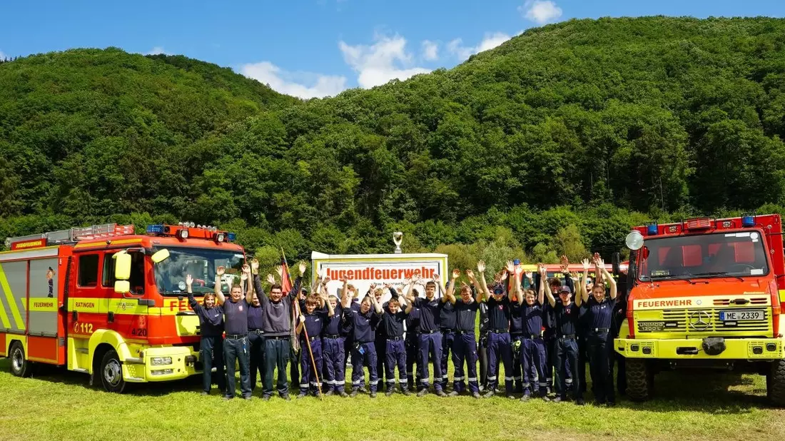 FW Ratingen: Jugendfeuerwehr trotzt Regen beim Kreiszeltlager - Bild: presseportal.de