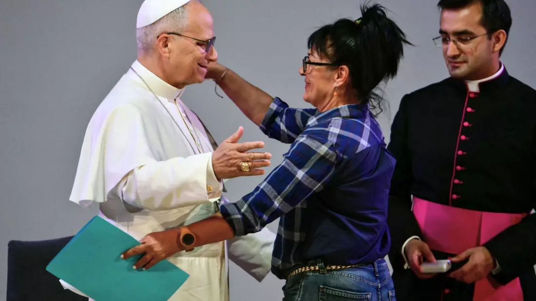 Jeder Mensch ist würdig, sagte der Papst zu den Häftlingen. - Bild: Stefano Rellandini/AFP Pool via /AFP POOL/AP/dpa