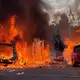 In Belfast kam es am Dienstagabend zu rassistischen Ausschreitungen. - Bild: Pa/PA Wire/dpa