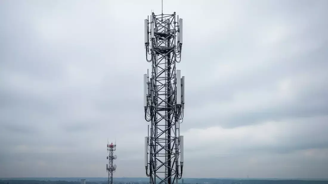 Deutsche Telekom AI & World Cup Push Fails to Lift Stock Above Key Technical Levels