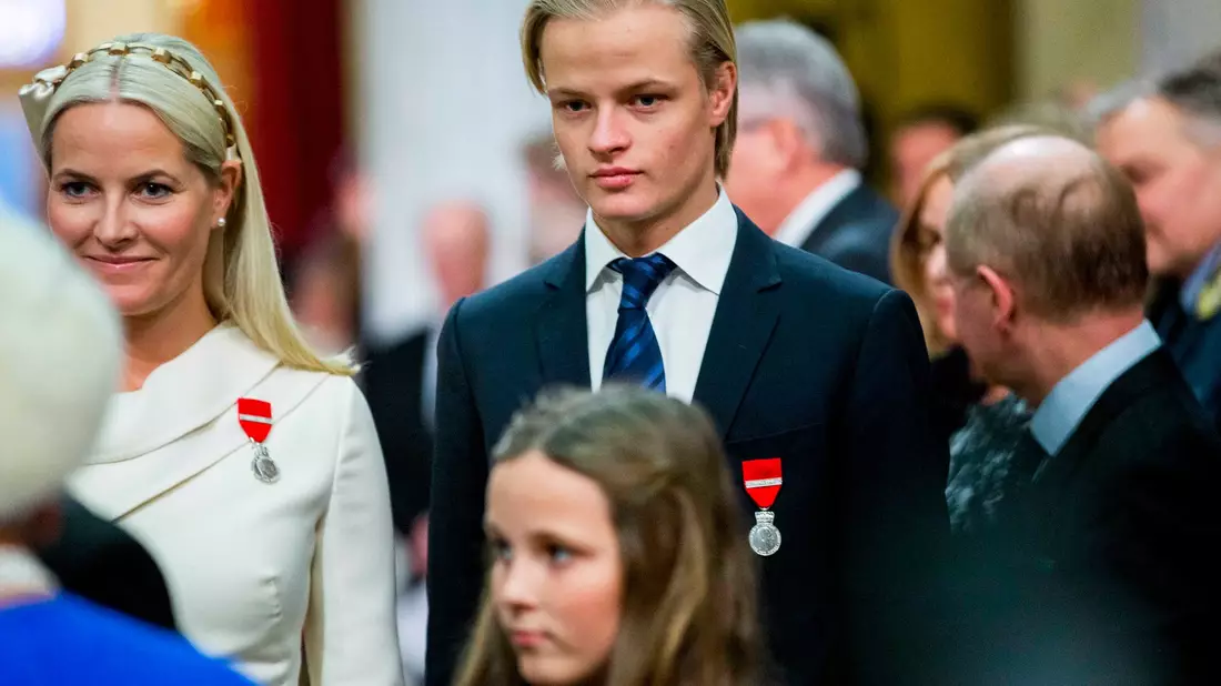 Marius (rechts) will aus der Haft freikommen, um seiner Mutter Mette-Marit (links) beizustehen. (Archivbild) - Bild: Vegard Wivestad Grott/NTB SCANPIX/EPA/dpa