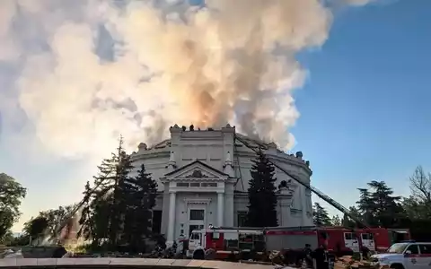 In Sewastopol traf ein ukrainischer Drohnenangriff ein Geschichtsmuseum.  - Foto: Uncredited/Sevastopol mayor Mikhail Razvozhaev telegram channel/AP/dpa