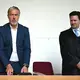 Kläger Matthias Timm neben seinem Anwalt Dennis Geissler zu Beginn der Bonner Verhandlung. - Bild: Wolf von Dewitz/dpa