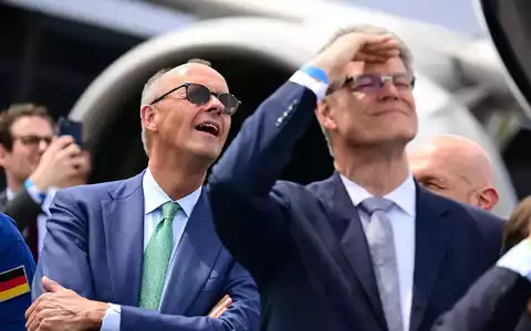 Kanzler Merz auf der ILA - Foto: Sebastian Gollnow/dpa