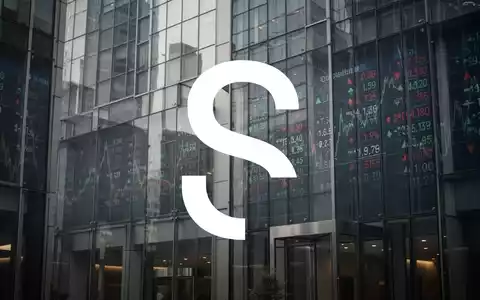 Eine ruhige Szene in einem modernen Finanzviertel mit subtilen Reflexionen eines Börsentickers auf einer Glasfassade. - Foto: über boerse-global.de
