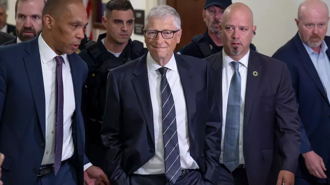 Bill Gates sagt im Kontrollausschuss aus. - Bild: J. Scott Applewhite/AP/dpa