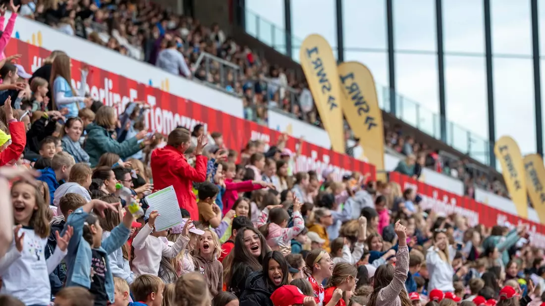 Weltrekord Lesen 2026: Mainz holt Rekord mit Vorleseaktion - Bild: presseportal.de