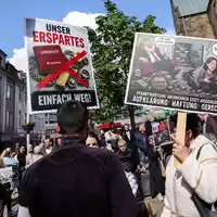 Die Rechtsstreitigkeiten zwischen Geschädigten und Sparkasse dürften sich lange hinziehen. (Archivbild)  - Foto: Christoph Reichwein/dpa