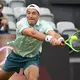 Jan-Lennard Struff konnte den kasachischen Rasenspezialisten Alexander Bublik nicht stoppen. - Bild: Marijan Murat/dpa