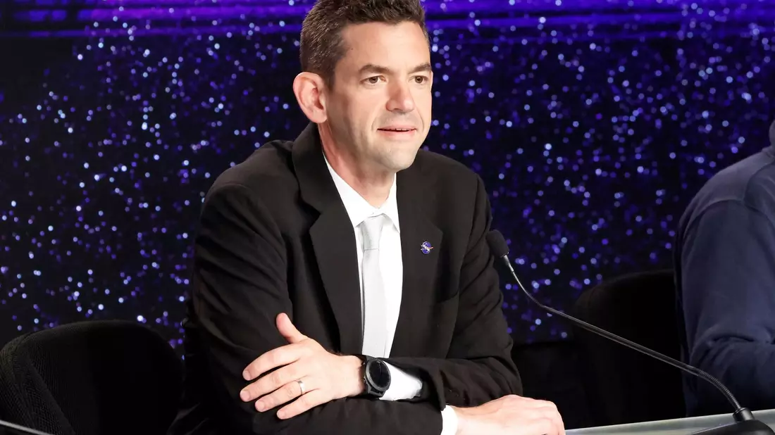 Nasa-Chef Isaacman verteidigt die Entscheidung gegen Kritik. (Archivbild) - Bild: Terry Renna/AP/dpa