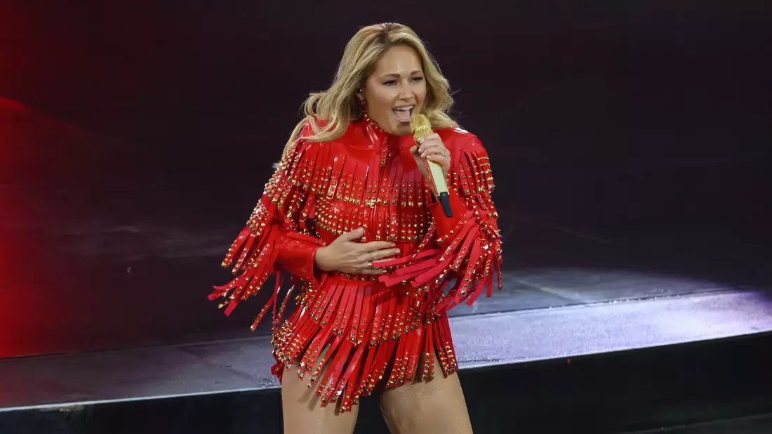 Helene Fischer startete ihre «360°»-Tour nach langer Bühnenpause in Dresden. - Bild: Robert Michael/dpa