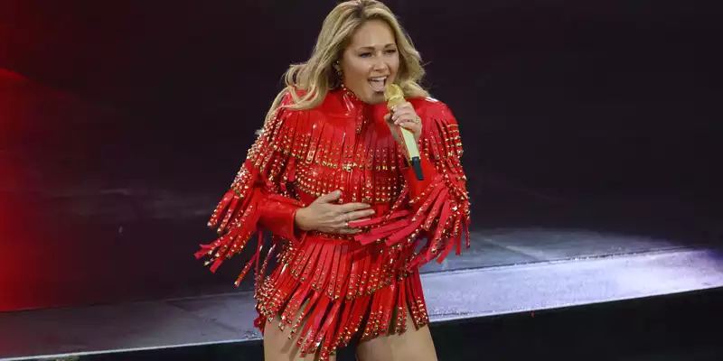 Helene Fischer startete ihre «360°»-Tour nach langer Bühnenpause in Dresden. - Foto: Robert Michael/dpa