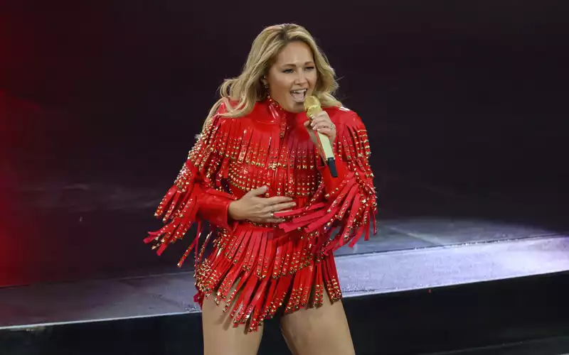 Helene Fischer startete ihre «360°»-Tour nach langer Bühnenpause in Dresden. - Foto: Robert Michael/dpa